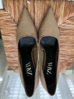 NWT ZARA Beige Pointed Toe Pumps